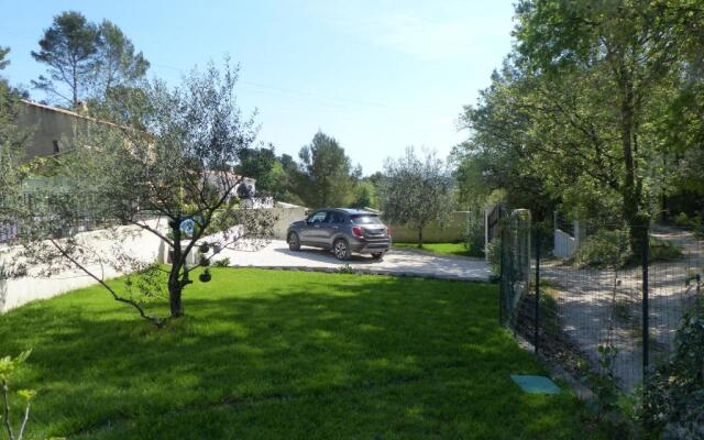 Cabane dans les arbres "La Kaz aux Cigales"