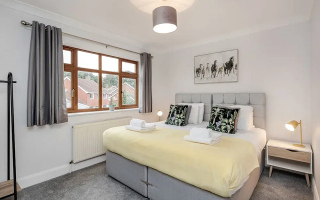 Maidenhead  Pet Friendly  4 Bed House