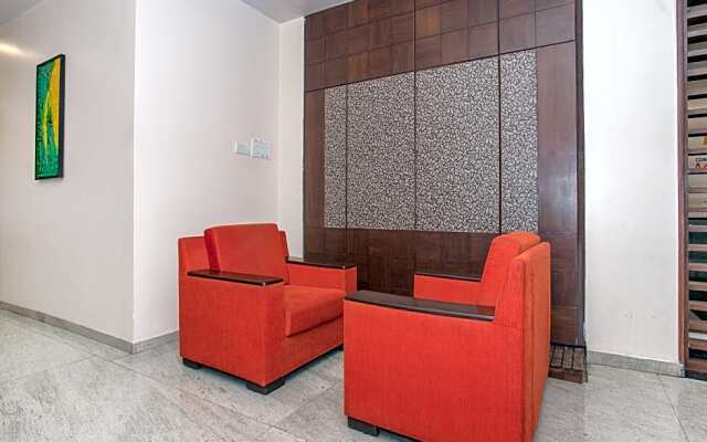 Capital O 490 Hotel Compact Maple Leaf