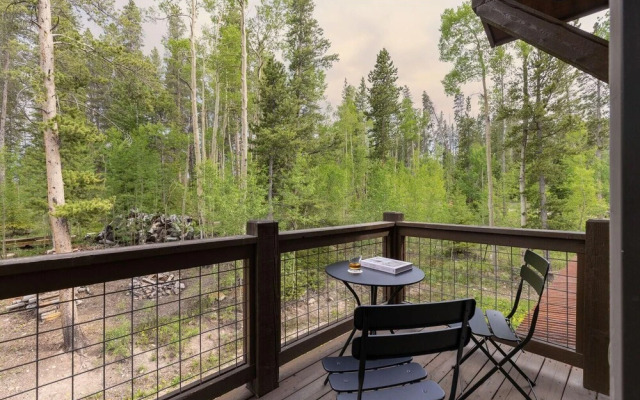 Dillon - Private Mountain Home w Hot Tub w Views & Shuffleboard!