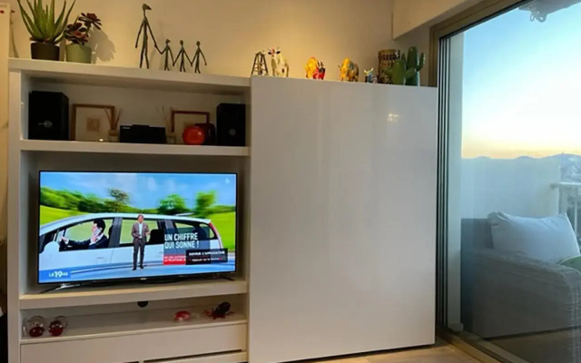 Studio terrasse dans résidence avec piscine