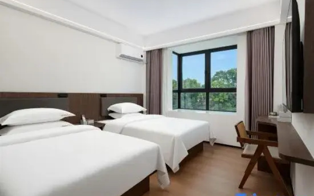 We Hotel
