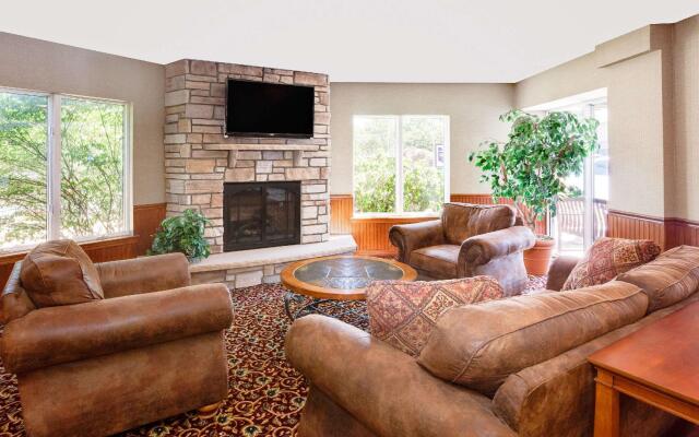 Super 8 by Wyndham Traverse City