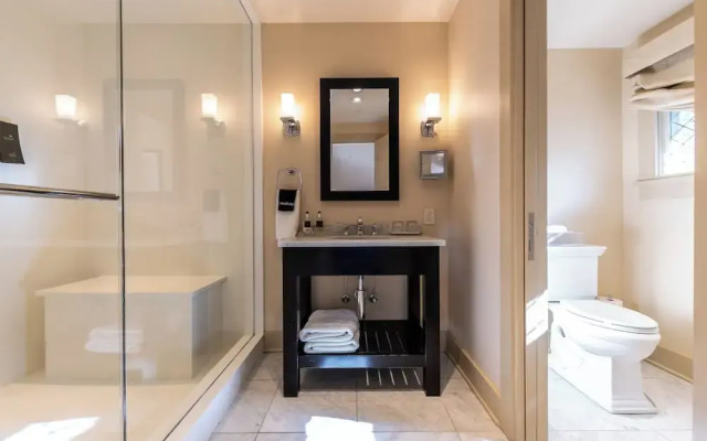 Stonehurst Place Bed & Breakfast