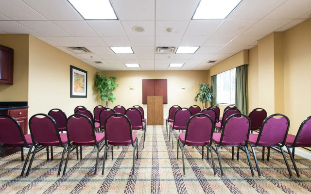 Holiday Inn Express & Suites Columbia-I-26 @ Harbison Blvd by IHG