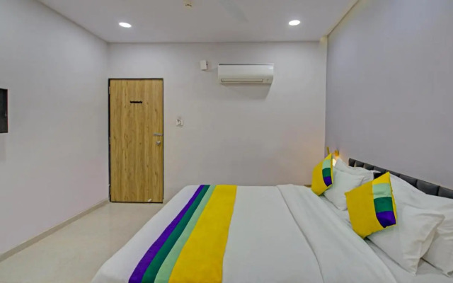 Itsy Hotels Natasha, Vesu, Surat