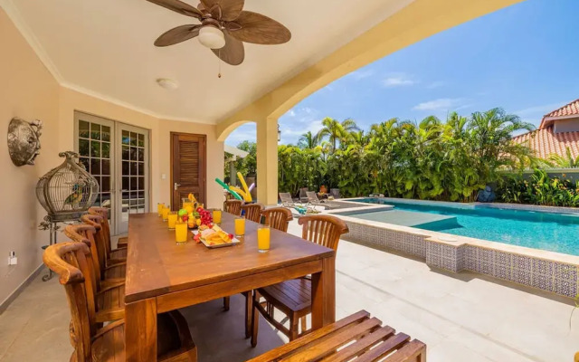 Ocean View 5BR Villa Steps to Beach Privatepool