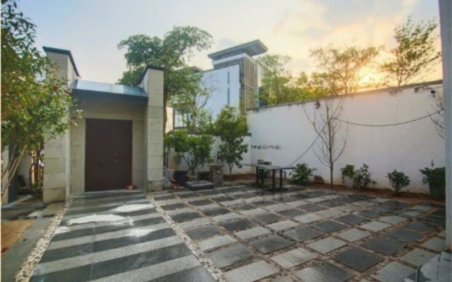 Moon River European Style Villa
