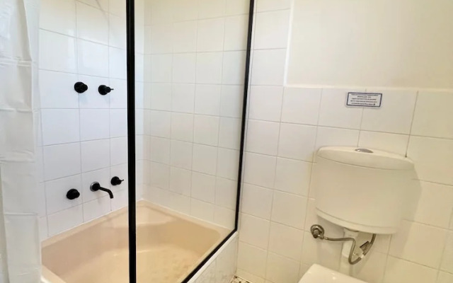 Wifi 2 Air-cons Campbelltown Courtyard West