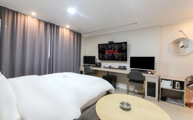 Continew Hotel
