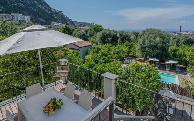 Casa Gege', for up to 5 guests, shared pool, Sorrento center