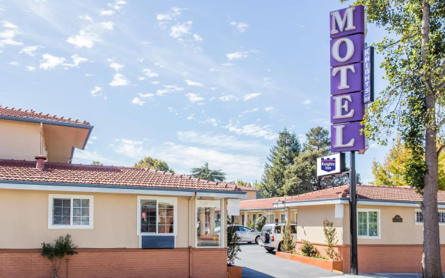 Howard Johnson by Wyndham Berkeley