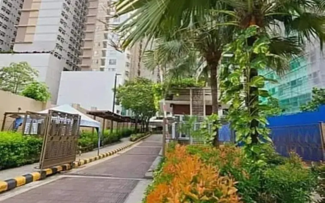 2BR/Pioneer Woodland connected to Metro Rail Station SM Light Boni Mandaluyong Manila Philippines