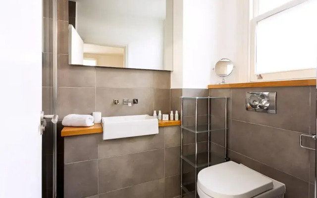 Spacious Apartment Near Portobello Road