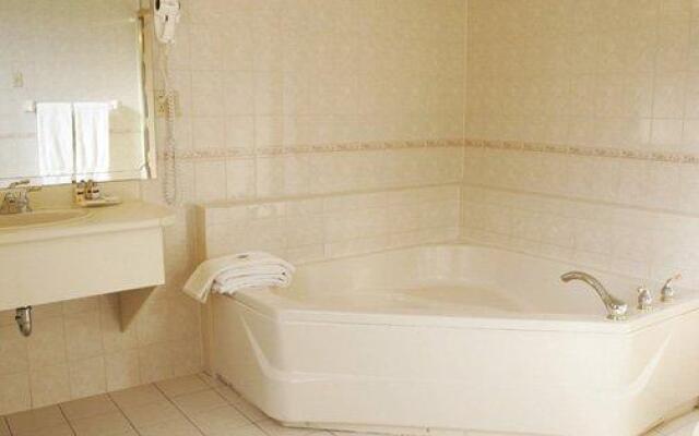 Clarion Hotel & Suites Selby Downtown