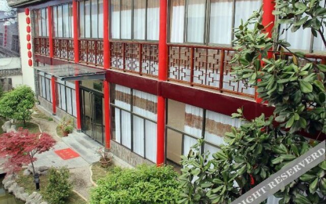 Zhuang Hu Cun Hotel