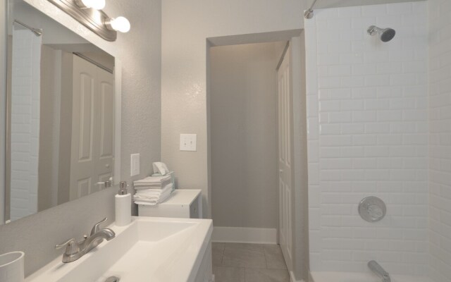 Lovely Laurel-Two Units Sleeps 10