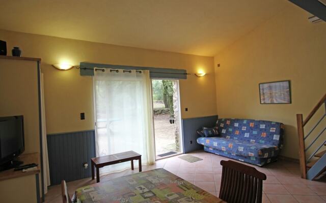 Antique Holiday Home in L'isle-sur-la-sorgue With Pool