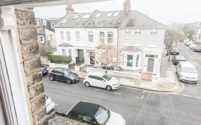 Newly Refurbished, Stylish 1BR Flat in Fulham