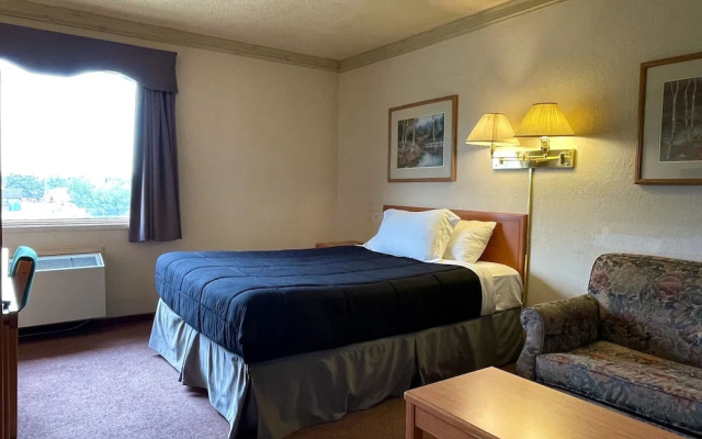 Tamarack Motor Inn
