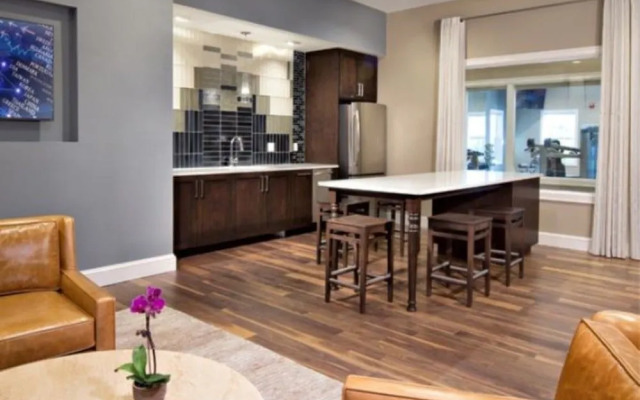 Global Luxury Suites at Waltham