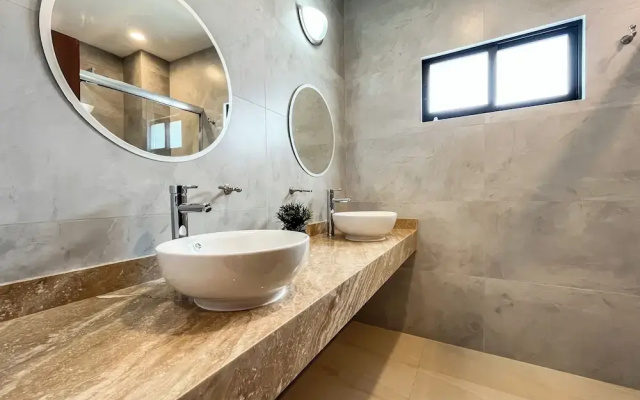 Makeva Condos - Near Malecon