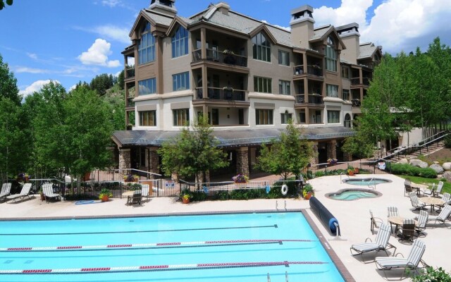 Highlands Westview 300 3 Bedroom Condo by RedAwning