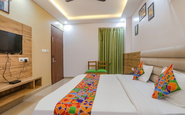 Fabhotel The Crestelia