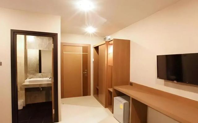 The Plubpla Serviced Apartment