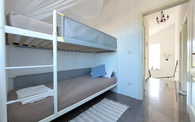 Holiday House with Pool Villa Seabird