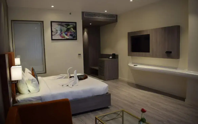 Hotel Deep Clarks Inn Lucknow