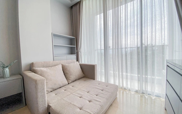 Minimalist and Cozy Studio at Apartment Art Deco