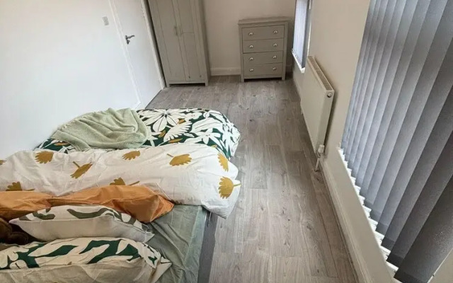 Luxe Spacious 5-bed House in Liverpool