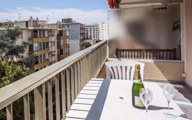 Bright One BDRM Apartment AC-Congress, Beaches by Olidesi