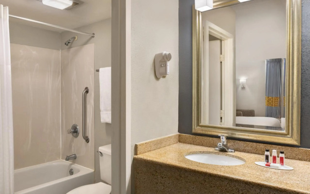 Baymont by Wyndham Wilmington