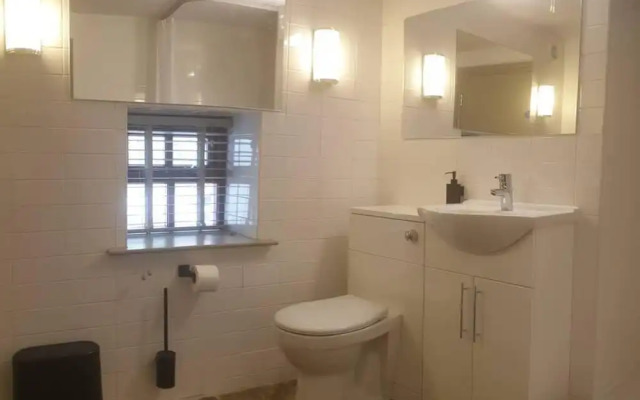Pemberton - Suite in Canalside Guesthouse