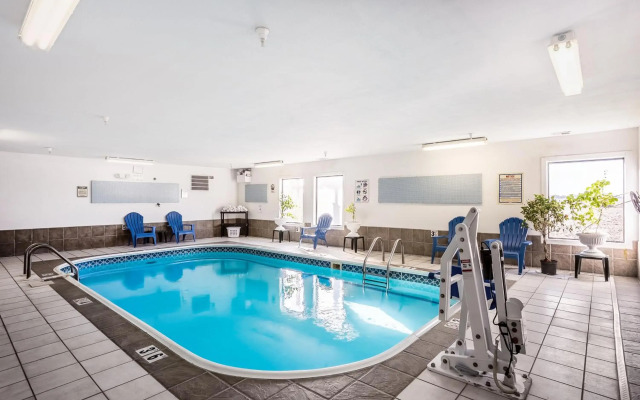 Super 8 by Wyndham Galesburg