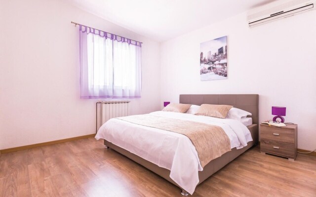 Amazing Home in Makarska With Wifi and 2 Bedrooms