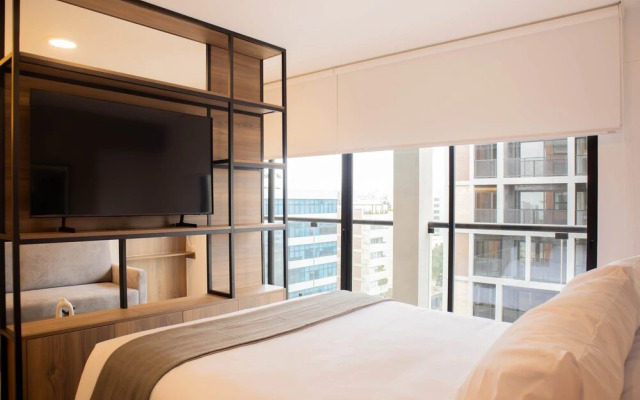 Majestic 1BR With Balcony in Miraflores