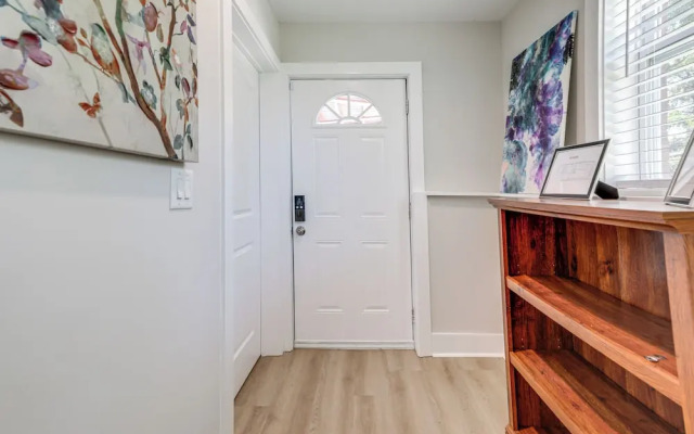 Contemporary Couple's Retreat in Atlanta!