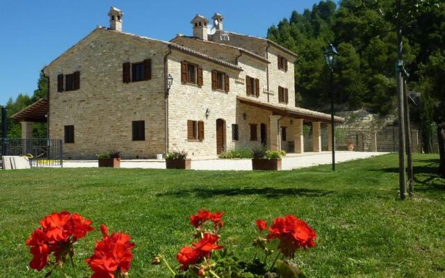 Villa in Le Marche with stunning views-Villa Monteverde