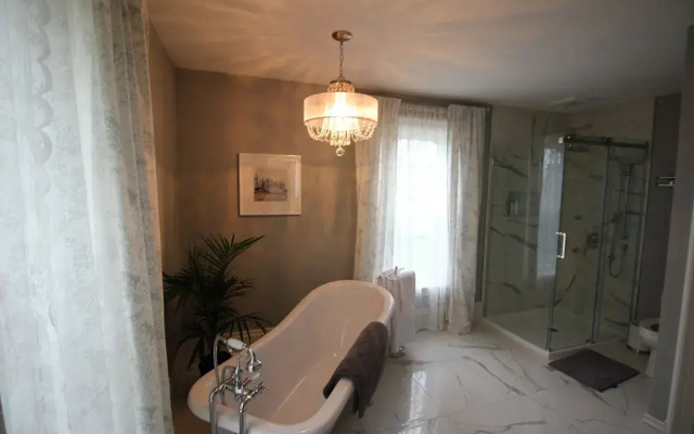 Maplehurst Manor B&B