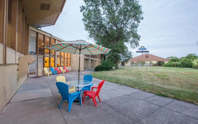 Days Inn by Wyndham Toledo