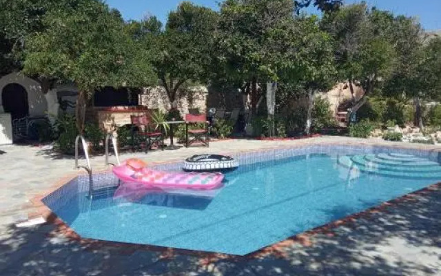 Elegant Villa Liakos