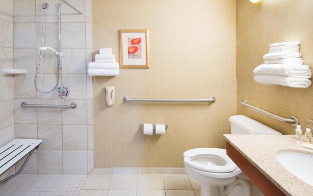 Holiday Inn Hotel & Suites Cincinnati - Eastgate, an IHG Hotel