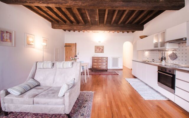 Well-Kept Apartment Short Walk to The Duomo