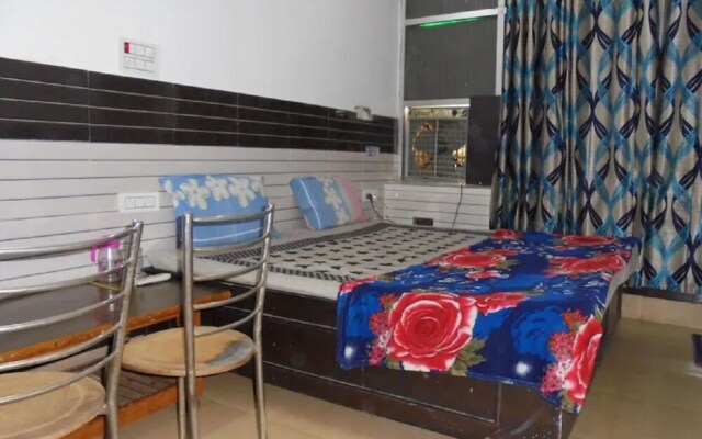 Goroomgo Labh Mahal Meerut
