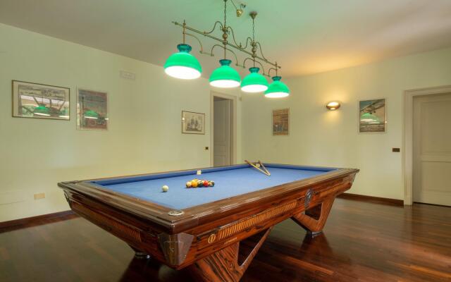 Splendid Villa in Macerata With Pool & Views