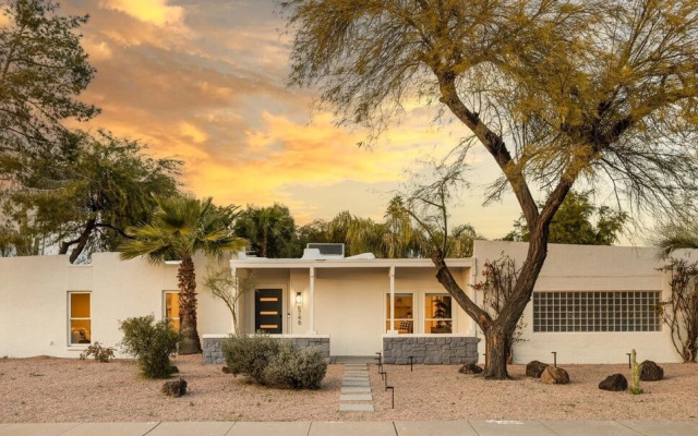 Scottsdale Dreyfus 5 Bedroom Home by RedAwning