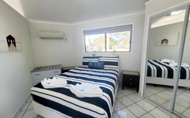 Boyne Island Motel and Villas